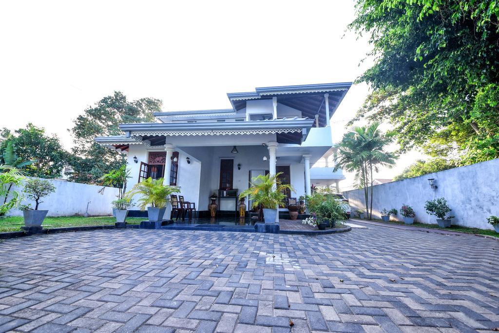 Asian Villa Negombo Bagian luar foto